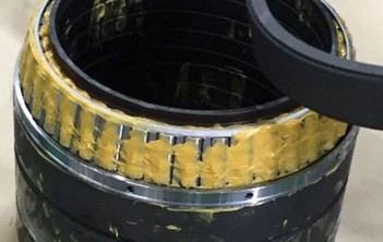 Sealed four-row tapered roller bearing, water-resistant AQGRD grease